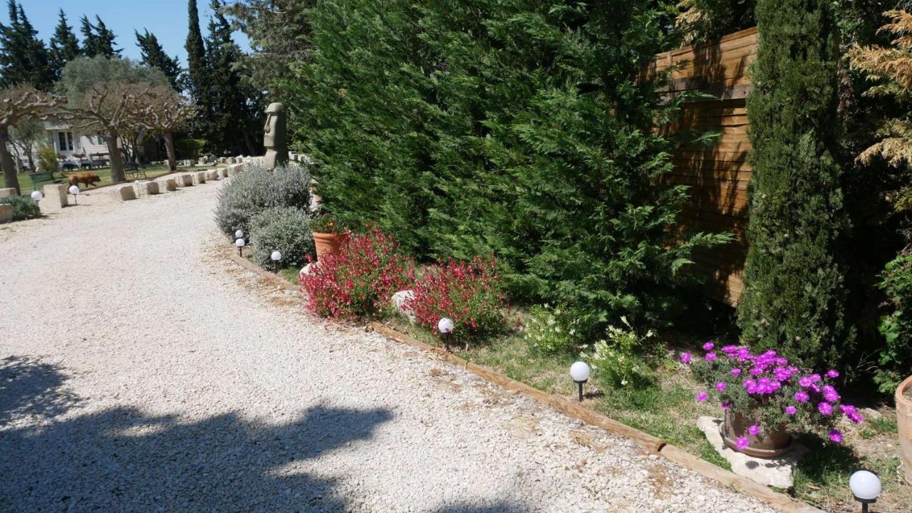 Mas Maurane-Roulotte Avec Spa Prive Aux Portes D'Arles Tarascon Dış mekan fotoğraf