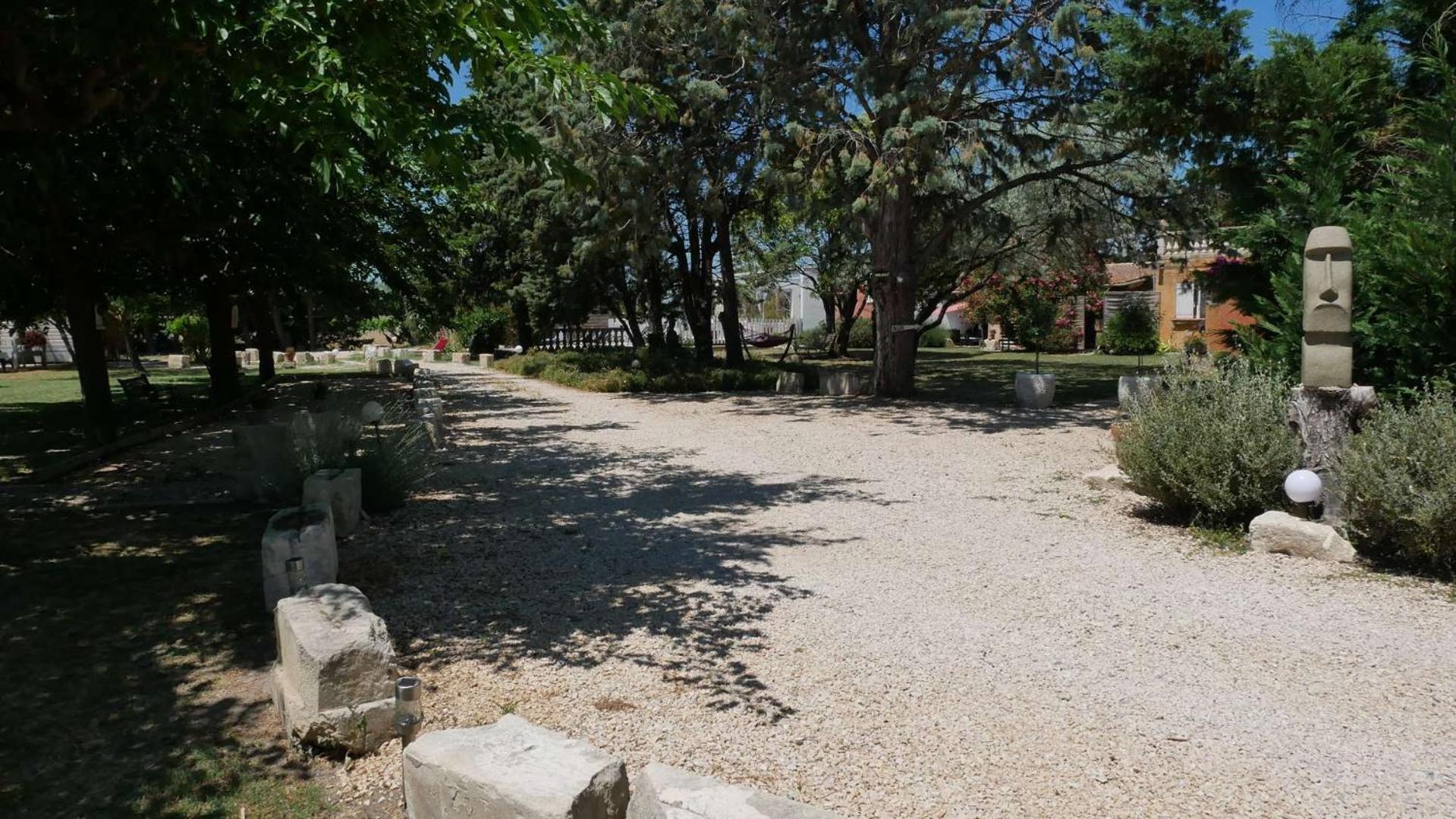 Mas Maurane-Roulotte Avec Spa Prive Aux Portes D'Arles Tarascon Dış mekan fotoğraf