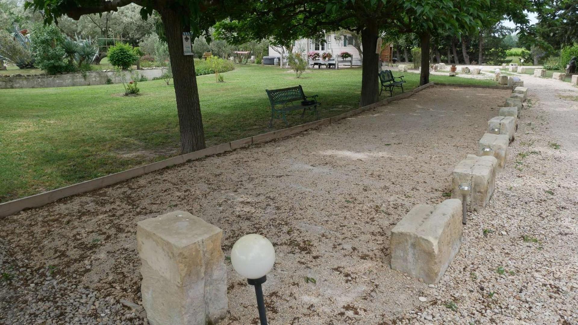 Mas Maurane-Roulotte Avec Spa Prive Aux Portes D'Arles Tarascon Dış mekan fotoğraf